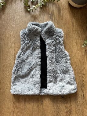 Splendid Girls 4T Gray Faux Fur Vest Cozy Winter Layer